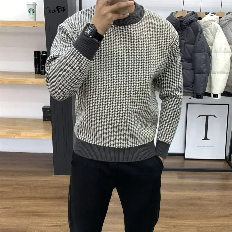 Men’s Round Collar Plaid Knitted Sweater – Classic Pullover Style