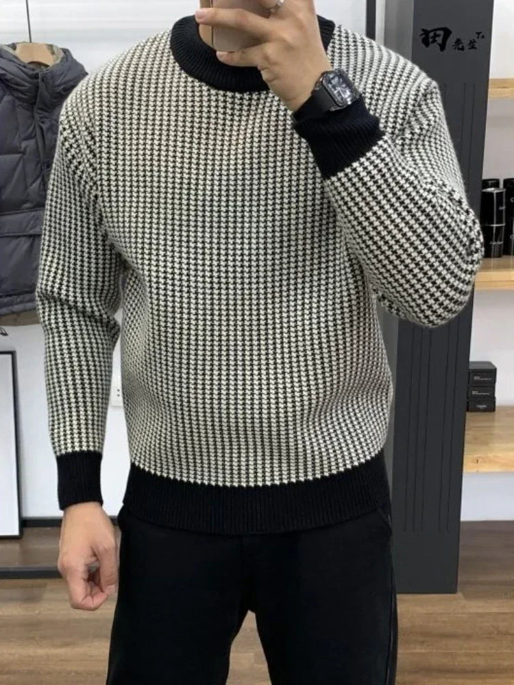 Men’s Round Collar Plaid Knitted Sweater – Classic Pullover Style