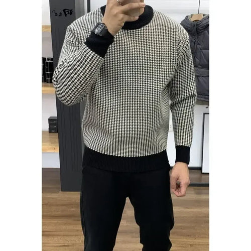 Men’s Round Collar Plaid Knitted Sweater – Classic Pullover Style