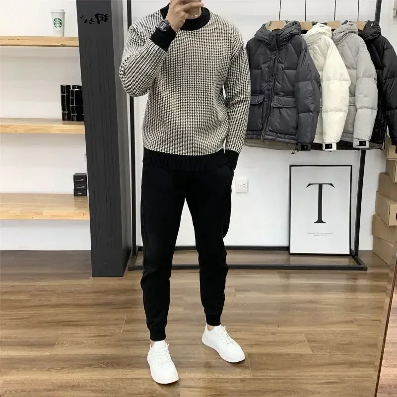 Men’s Round Collar Plaid Knitted Sweater – Classic Pullover Style