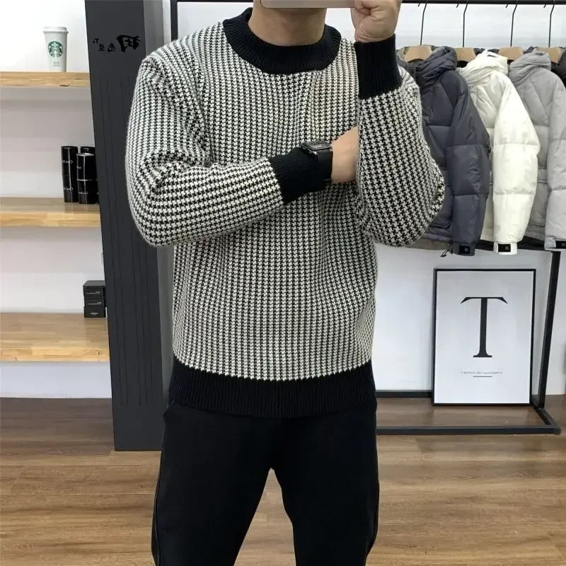 Men’s Round Collar Plaid Knitted Sweater – Classic Pullover Style
