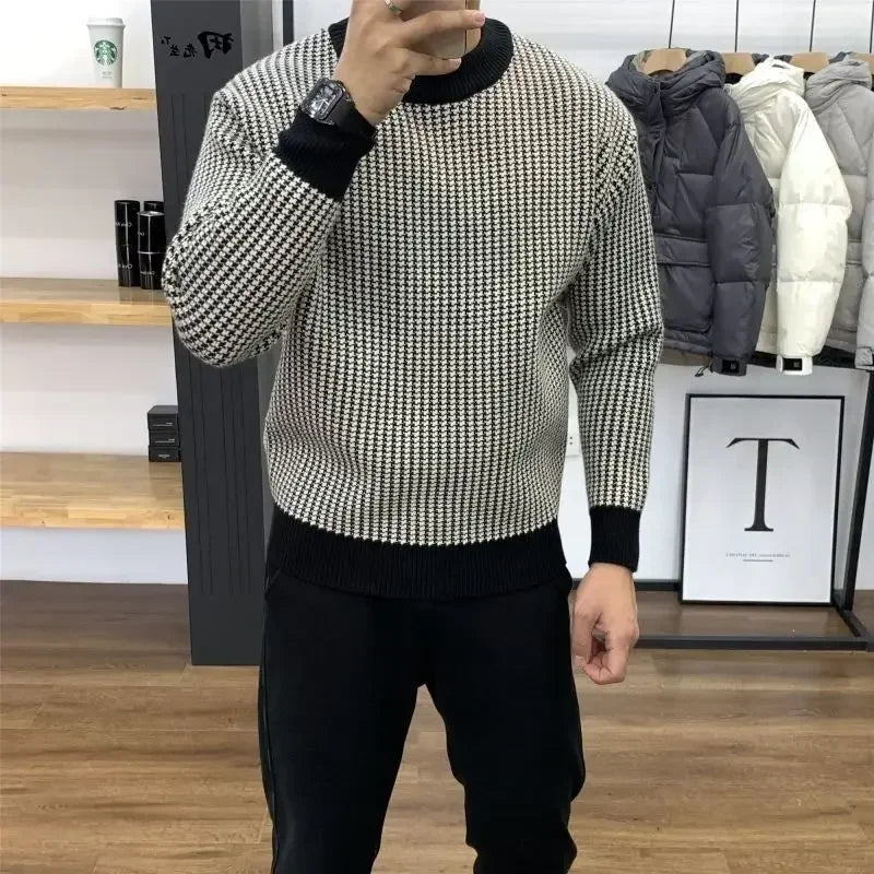 Men’s Round Collar Plaid Knitted Sweater – Classic Pullover Style